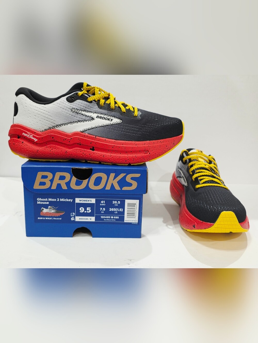Brooks Ghost Max 2 MICKEY MOUSE RunDisney 2025 Red White Black Medium 9.5 B New